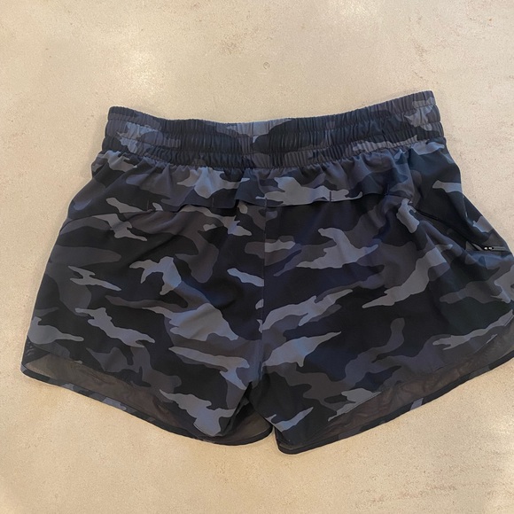 Athleta 4” mesh racer run short - Picture 4 of 6